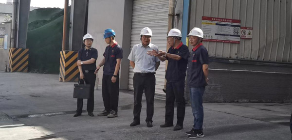 集團公司黨委委員、股份公司黨委書記、總經(jīng)理蔣培進到建材公司調(diào)...